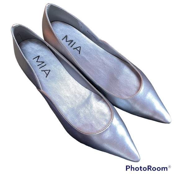 MIA Shoes - MIA silver pointed-toe flats 7 1/2